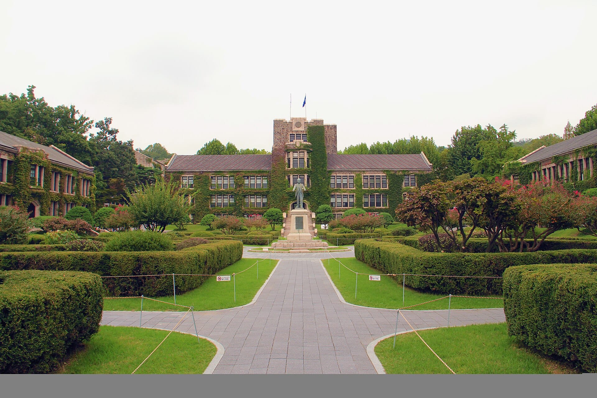 The full facade of Underwood Hall at Yonsei University