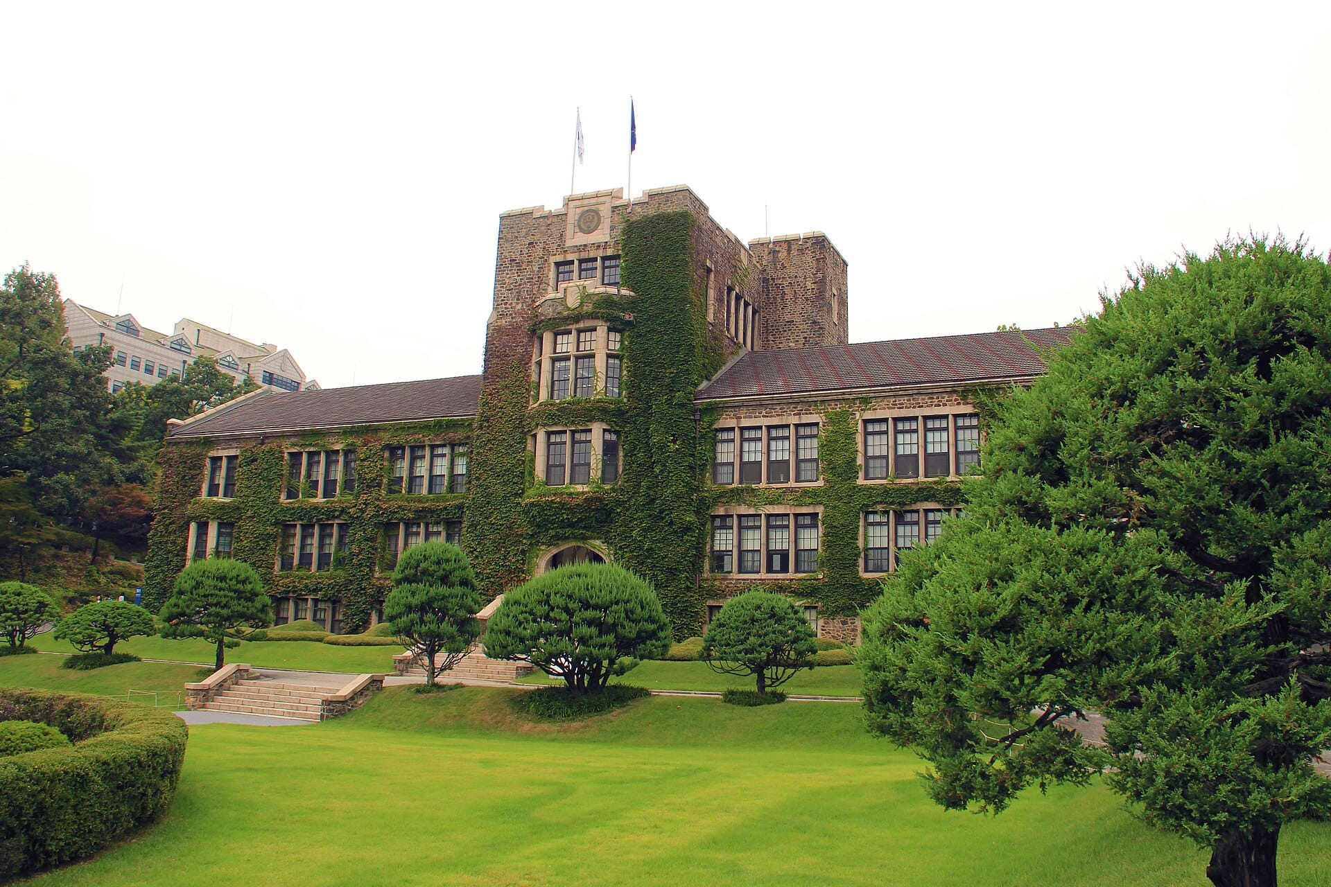 Underwood Hall at Yonsei University seen from the side across a lawn